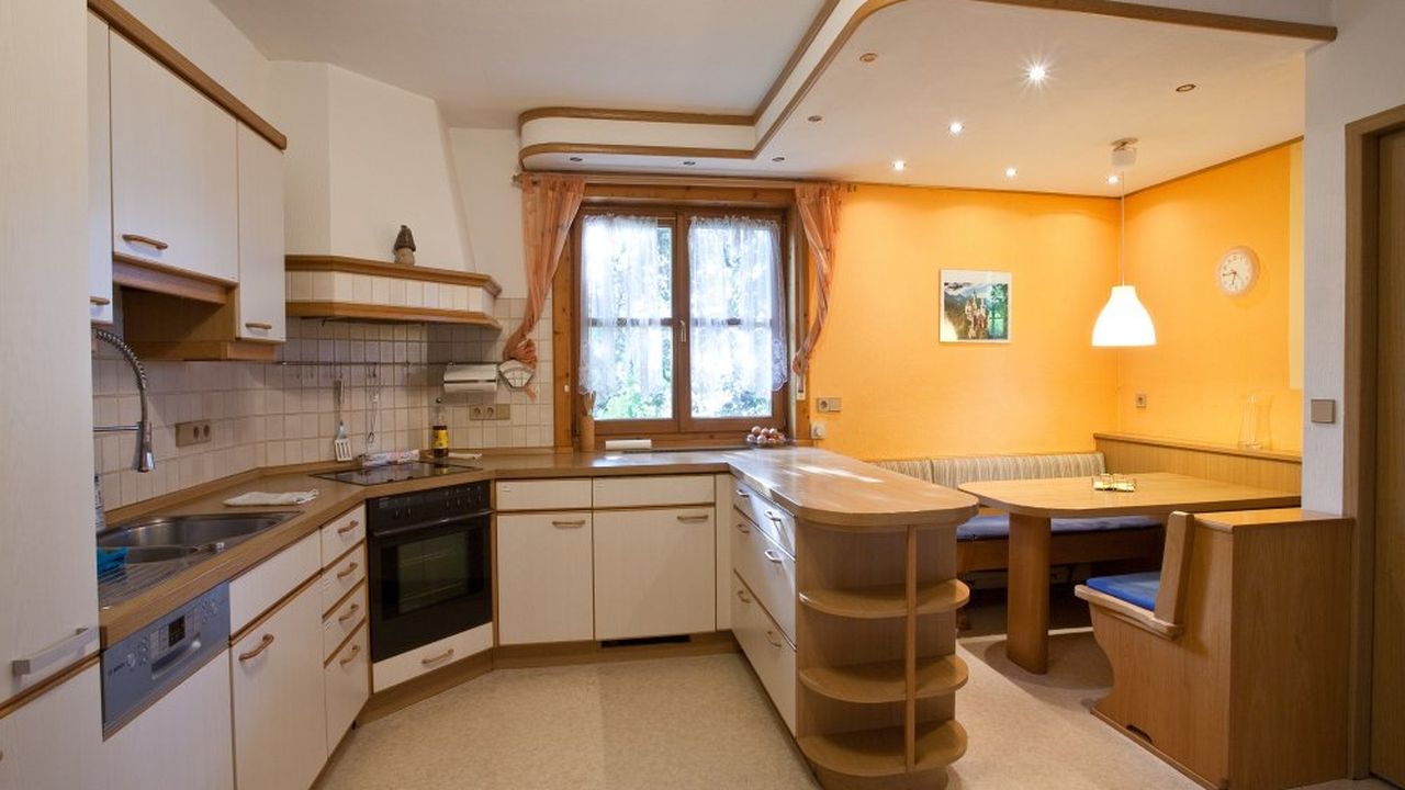 Küche mit Sitzecke im Erdgeschoss Küche mit Sitzecke im Erdgeschoss